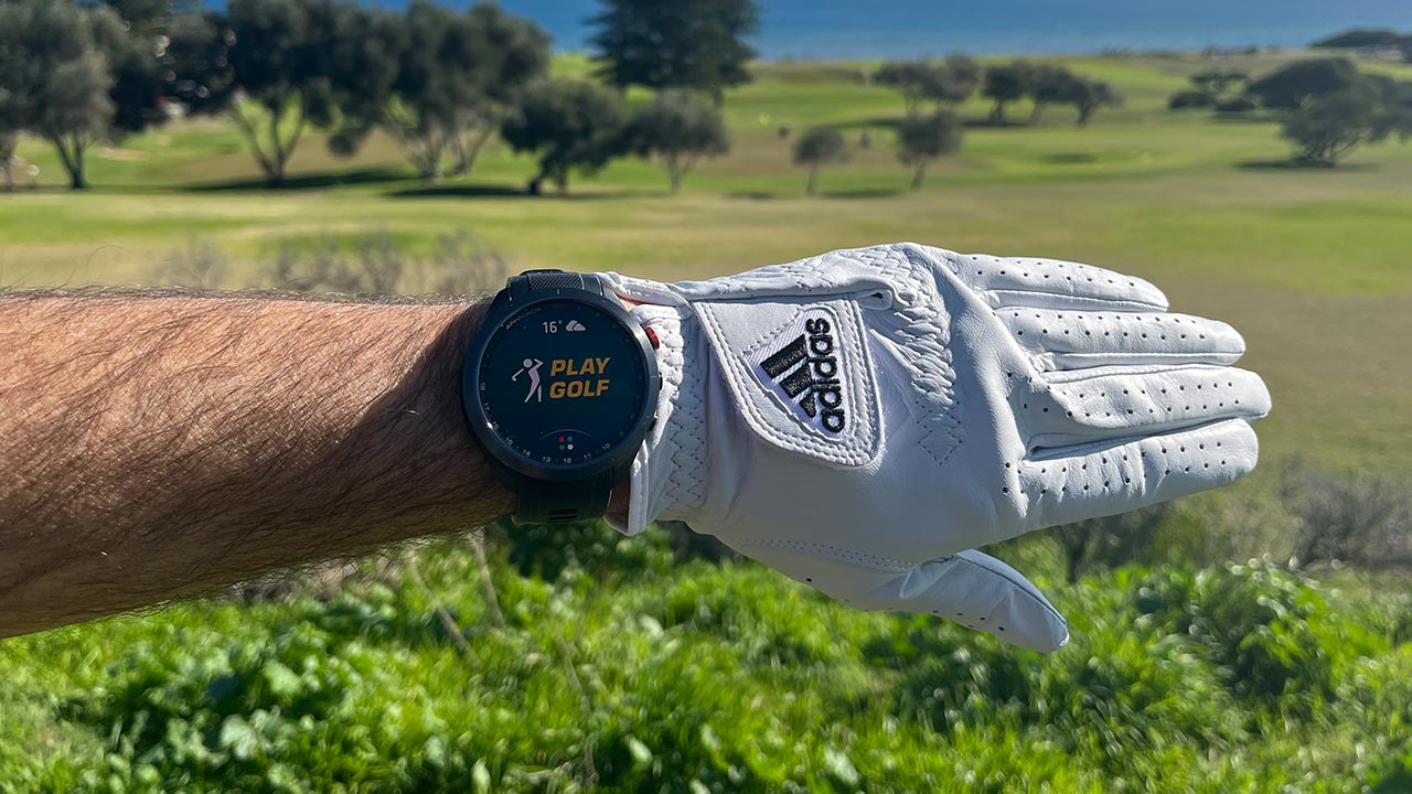 Garmin Approach S70 Golf Watch - Golf Mode